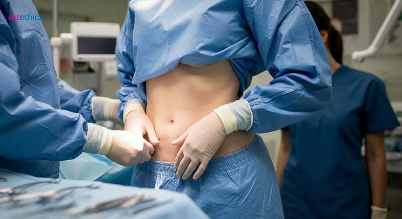 Options d'abdominoplastie complète et mini-abdominoplastie