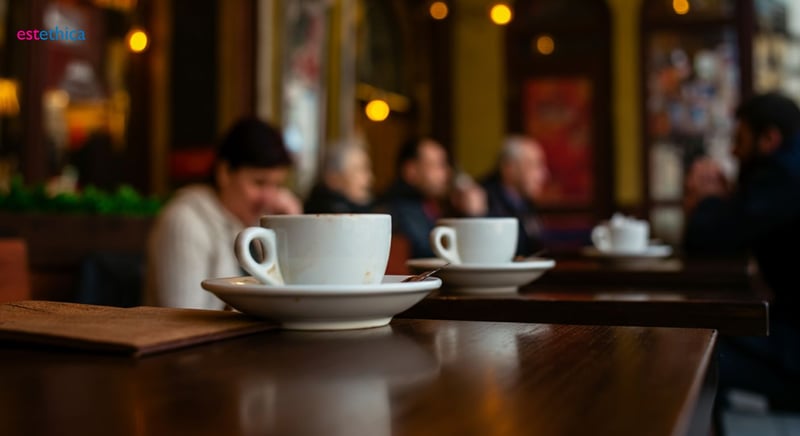 Ghidul esențial al salutărilor formale și informale în România