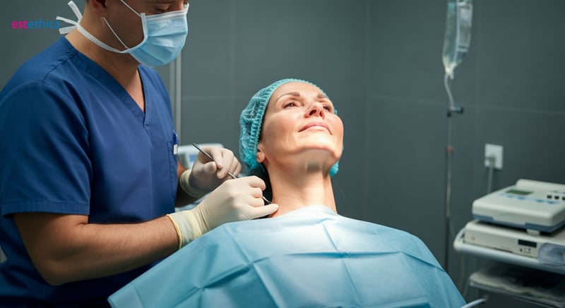 Chirurgie esthétique du cou : platysmaplastie et cervicoplastie