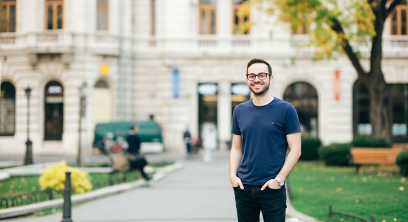 Salutări formale vs. informale: ghid utilizare corectă